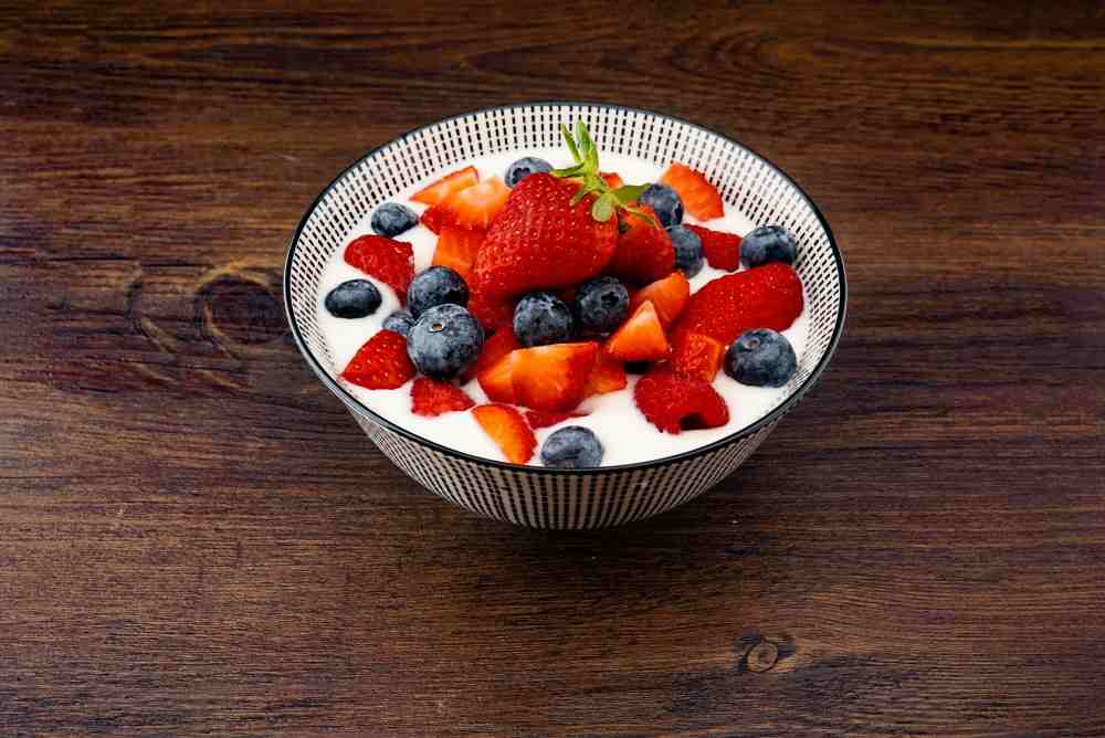 Yaourt skyr nature avec fruits rouges